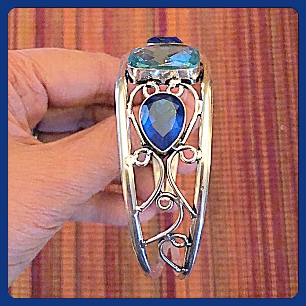 💙Swiss Blue Topaz & Blue Quartz Bracelet💙 - Picture 3 of 7